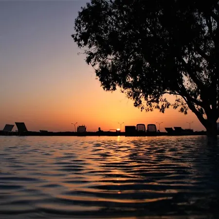 Cosea Living: Seaside 2 Bedroom Flat Kings Palace 209 Пафос