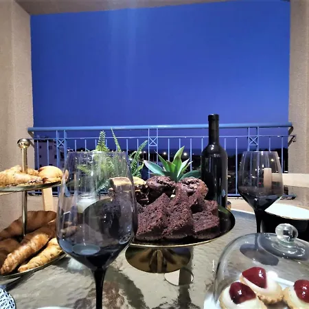 Апартаменты Cosea Living: Seaside 2 Bedroom Flat Kings Palace 209