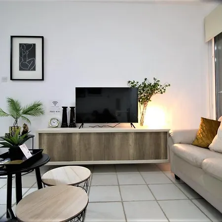 Daire Cosea Living: Seaside 2 Bedroom Flat Kings Palace 209