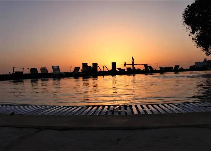 Cosea Living: Seaside 2 Bedroom Flat Kings Palace 209