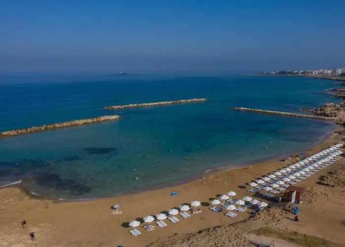 Cosea Living: Seaside 2 Bedroom Flat Kings Palace 209 *