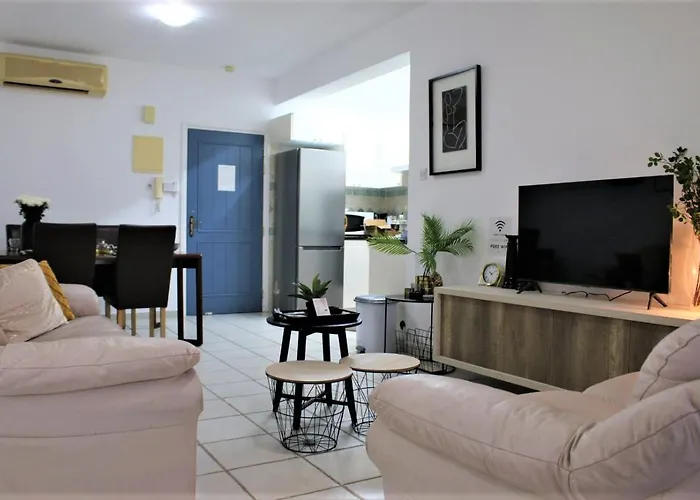 Cosea Living: Seaside 2 Bedroom Flat Kings Palace 209 *